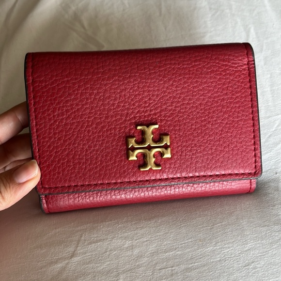 TORY BURCH LIMITED EDITION KIRA MEDIUM
FLAP WALLET - Picture 9 of 9